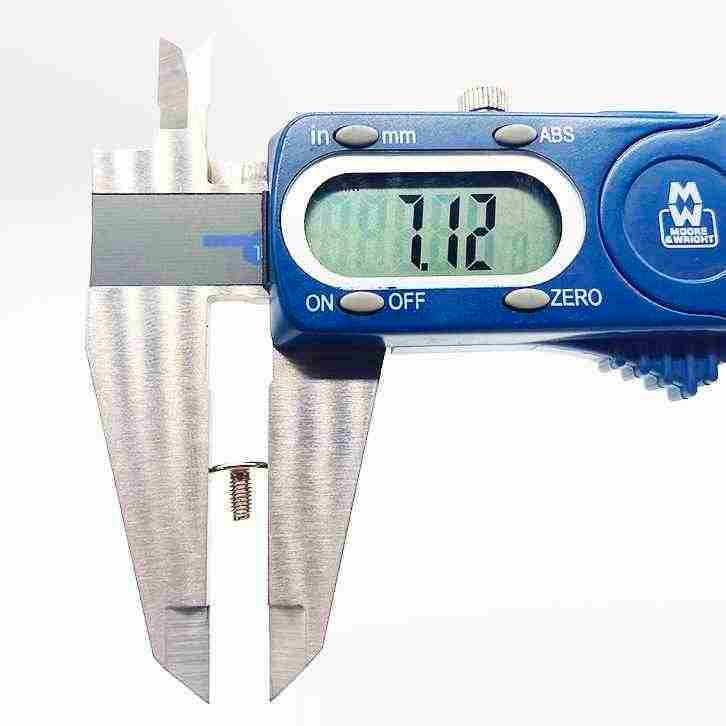 Silver Screw Spike (28mm) image 4