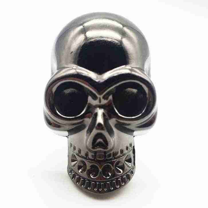 Giant Skull Stud image 0